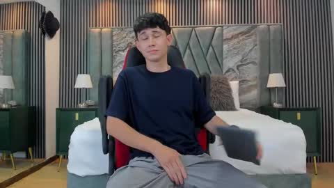 Snapshot of michaeel_blue chatting on October 15, 2025, 8:31 pm Michael online show from October 15, 2025, 8:31 pm