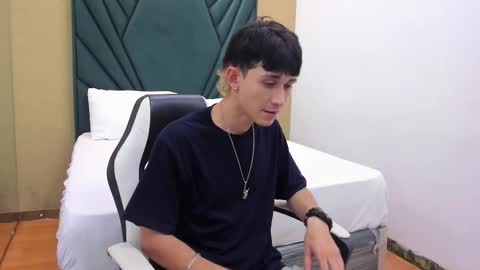 Snapshot of michaeel_blue chatting on October 25, 2025, 8:58 pm Michael online show from October 25, 2025, 8:58 pm