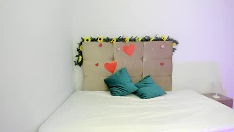 Snapshot of michael_and_sharon chatting on February 28, 2025, 2:09 am Micky and Sharon online show from February 28, 2025, 2:09 am