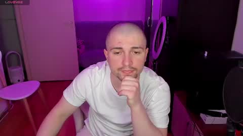 Snapshot of michael_wolfborn chatting on June 10, 2026, 3:22 pm Michael online show from June 10, 2026, 3:22 pm