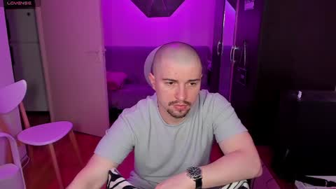 Snapshot of michael_wolfborn chatting on July 9, 2026, 2:37 am Michael online show from July 9, 2026, 2:37 am