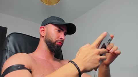 MichaelEvansx online show from December 17, 2024, 12:45 am