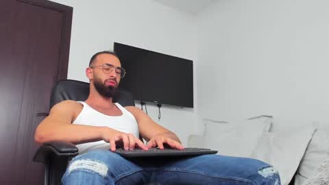 MichaelEvansx online show from January 5, 2025, 8:00 pm