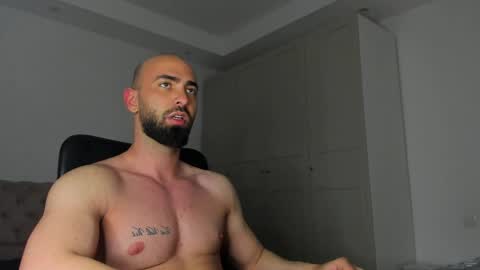 MichaelEvansx online show from April 24, 2026, 8:44 pm