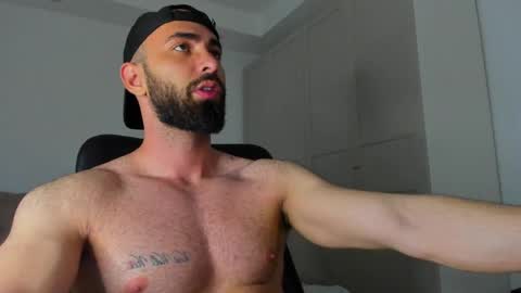 MichaelEvansx online show from May 4, 2026, 10:17 pm