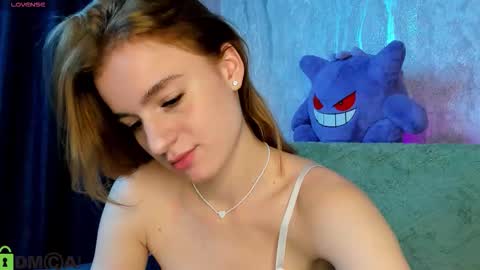 Snapshot of miche1e_ross chatting on December 19, 2025, 1:45 am Stacey online show from December 19, 2025, 1:45 am