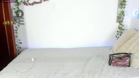 Snapshot of michell_anyeli chatting on October 30, 2025, 10:54 pm Michell online show from October 30, 2025, 10:54 pm