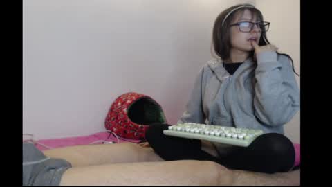 Snapshot of michell_bunny13 chatting on June 5, 2026, 3:13 am Michell online show from June 5, 2026, 3:13 am