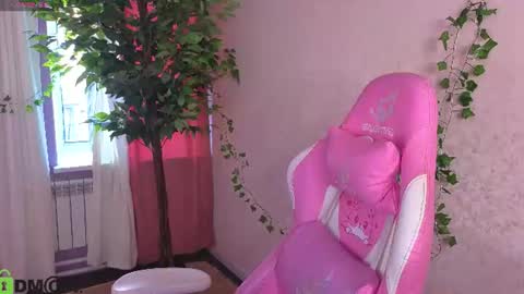 Snapshot of michelle__allen chatting on June 13, 2026, 1:36 am Michelle online show from June 13, 2026, 1:36 am