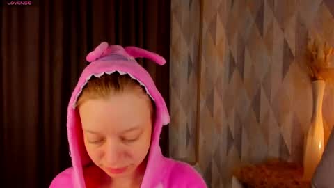 michelle_blond online show from May 18, 2026, 1:02 am