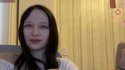 Snapshot of michelle_neely chatting on December 3, 2025, 7:05 am michelle_neely online show from December 3, 2025, 7:05 am