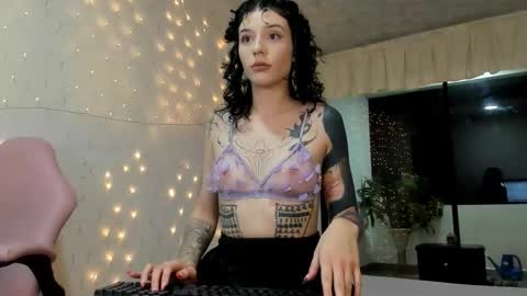 Snapshot of michelleastro chatting on November 28, 2025, 7:11 am Michelle Ramirez online show from November 28, 2025, 7:11 am