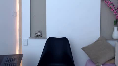 Snapshot of michellee_20 chatting on November 11, 2025, 1:22 pm Michelle online show from November 11, 2025, 1:22 pm