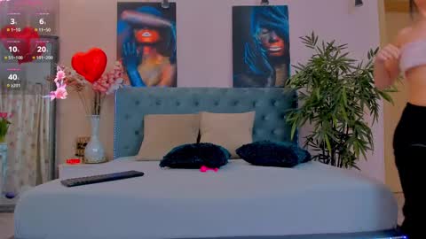 Snapshot of michellereys chatting on March 6, 2025, 3:35 am michellereys online show from March 6, 2025, 3:35 am