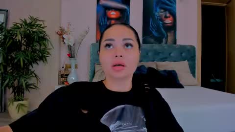 Snapshot of michellereys chatting on September 28, 2025, 5:51 pm michellereys online show from September 28, 2025, 5:51 pm