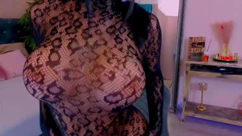 Snapshot of michellereys chatting on November 13, 2025, 9:36 pm michellereys online show from November 13, 2025, 9:36 pm