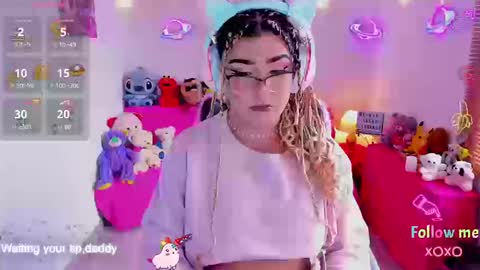 Snapshot of michellevanss22 chatting on September 20, 2025, 2:18 pm online show from September 20, 2025, 2:18 pm