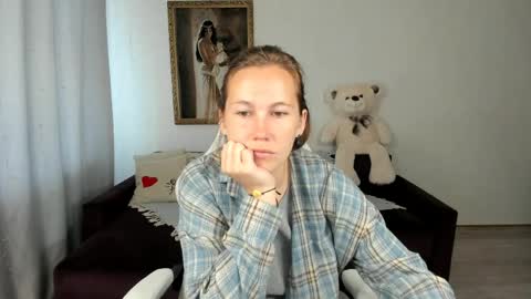 Snapshot of michellewoitsik chatting on May 19, 2026, 4:41 am Michelle online show from May 19, 2026, 4:41 am