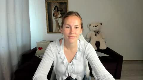 Snapshot of michellewoitsik chatting on May 20, 2026, 5:13 am Michelle online show from May 20, 2026, 5:13 am