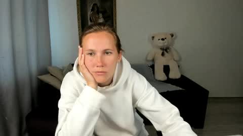Snapshot of michellewoitsik chatting on May 30, 2026, 3:58 am Michelle online show from May 30, 2026, 3:58 am