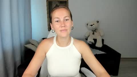 Snapshot of michellewoitsik chatting on July 5, 2026, 4:52 am Michelle online show from July 5, 2026, 4:52 am