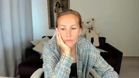 Snapshot of michellewoitsik chatting on August 3, 2026, 4:55 am Michelle online show from August 3, 2026, 4:55 am