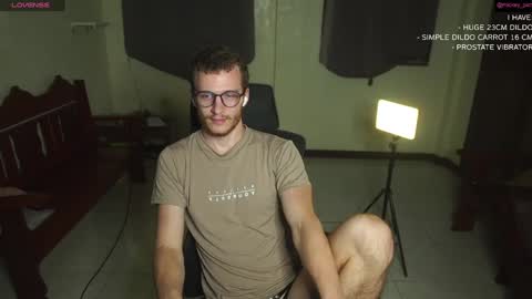 Snapshot of mickey_pict chatting on December 8, 2024, 1:03 pm Mickey online show from December 8, 2024, 1:03 pm