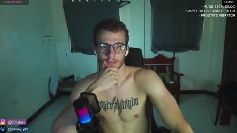 Snapshot of mickey_pict chatting on January 1, 2025, 7:41 am Mickey online show from January 1, 2025, 7:41 am