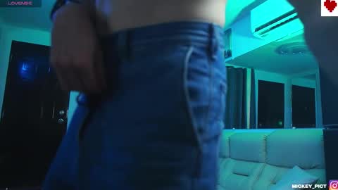 Snapshot of mickey_pict chatting on October 30, 2025, 6:48 am Mickey online show from October 30, 2025, 6:48 am