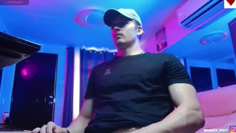 Snapshot of mickey_pict chatting on November 8, 2025, 1:39 am Mickey online show from November 8, 2025, 1:39 am