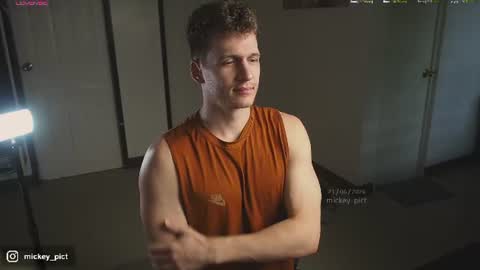 Snapshot of mickey_pict chatting on June 21, 2026, 2:03 am Mickey online show from June 21, 2026, 2:03 am
