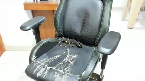 microfama00 online show from February 3, 2026, 4:32 am