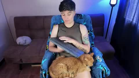 Snapshot of midnight07_ chatting on September 25, 2025, 3:27 pm Blue online show from September 25, 2025, 3:27 pm