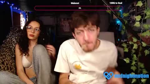 Snapshot of midnight_motion chatting on December 4, 2025, 3:27 am midnight_motion online show from December 4, 2025, 3:27 am