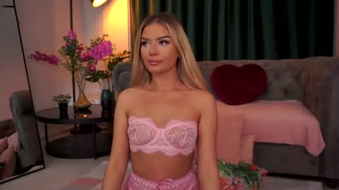 Snapshot of midnight_seduction chatting on July 29, 2026, 6:06 pm Alice online show from July 29, 2026, 6:06 pm