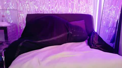 Snapshot of midnightrose11 chatting on June 23, 2026, 12:41 am Midnightrose online show from June 23, 2026, 12:41 am