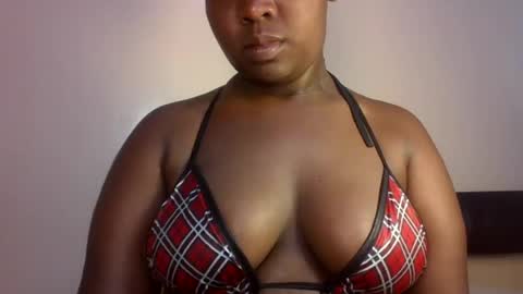 Snapshot of midnightt_curves chatting on June 15, 2026, 12:35 am midnightt_curves online show from June 15, 2026, 12:35 am
