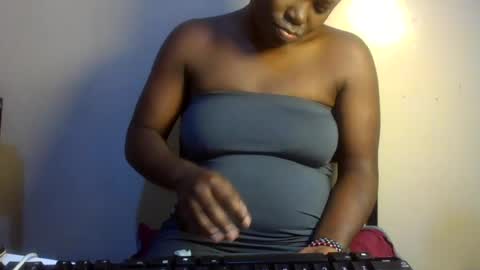 Snapshot of midnightt_curves chatting on July 1, 2026, 2:02 am midnightt_curves online show from July 1, 2026, 2:02 am