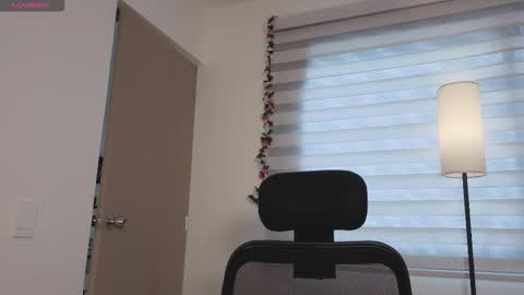 midori__san online show from October 19, 2025, 4:18 pm