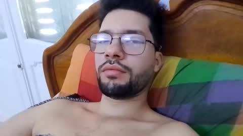 Snapshot of midoumas1 chatting on December 22, 2024, 10:17 am Sam online show from December 22, 2024, 10:17 am