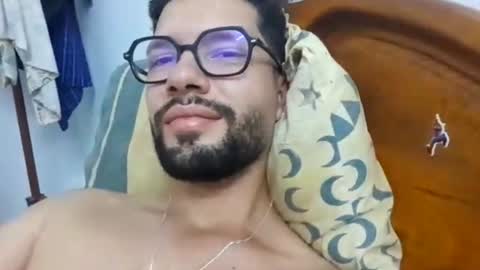 Snapshot of midoumas1 chatting on September 19, 2025, 5:35 pm Sam online show from September 19, 2025, 5:35 pm