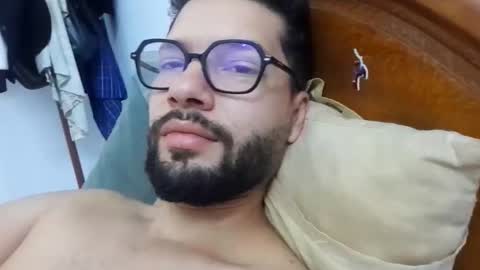 Snapshot of midoumas1 chatting on October 5, 2025, 10:46 am Sam online show from October 5, 2025, 10:46 am