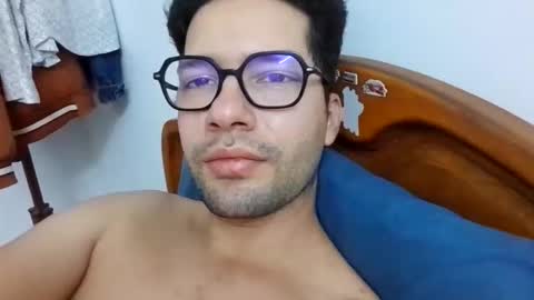 Snapshot of midoumas1 chatting on November 18, 2025, 7:18 pm Sam online show from November 18, 2025, 7:18 pm