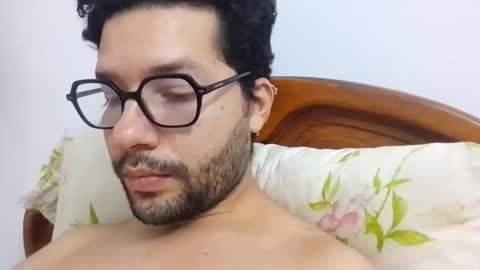 Snapshot of midoumas1 chatting on December 14, 2025, 4:12 pm Sam online show from December 14, 2025, 4:12 pm