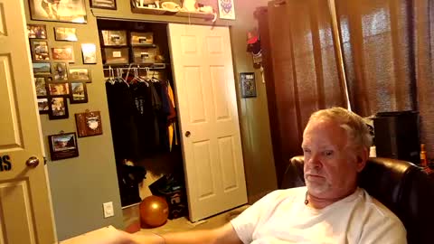 Snapshot of midwestdad09 chatting on October 18, 2025, 6:41 pm midwestdad09 online show from October 18, 2025, 6:41 pm