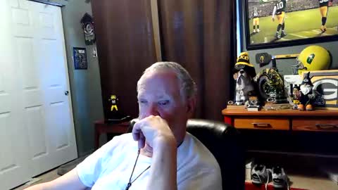 midwestdad09 online show from December 18, 2025, 7:31 pm