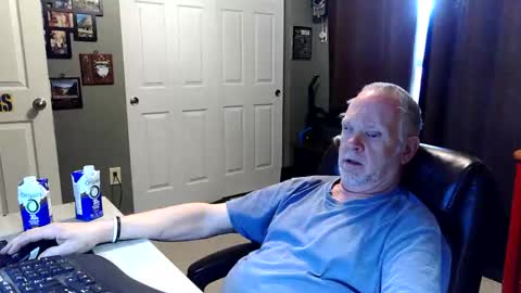 midwestdad09 online show from April 24, 2026, 7:05 pm