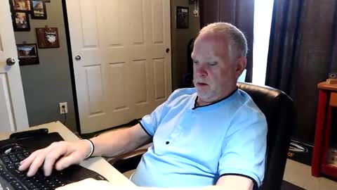 midwestdad09 online show from April 27, 2026, 2:04 pm