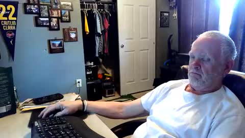 midwestdad09 online show from May 1, 2026, 5:17 pm
