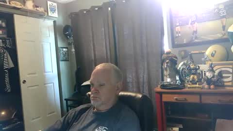 midwestdad09 online show from June 3, 2026, 7:19 pm
